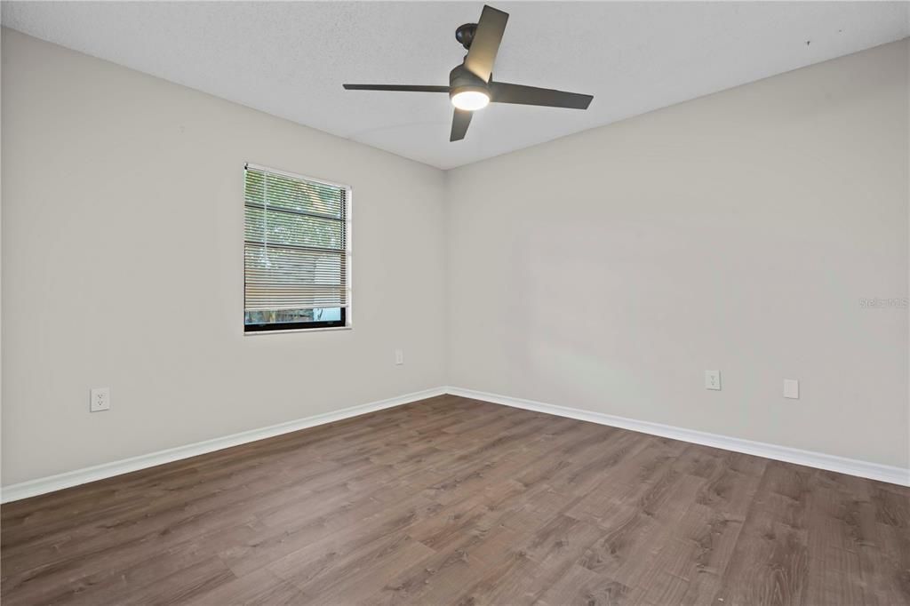 For Sale: $359,900 (3 beds, 3 baths, 2129 Square Feet)