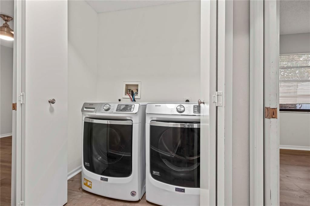 For Sale: $359,900 (3 beds, 3 baths, 2129 Square Feet)