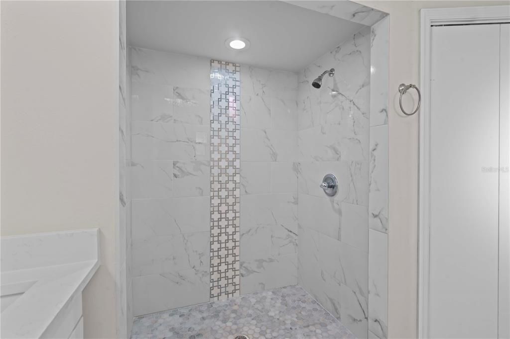 For Sale: $359,900 (3 beds, 3 baths, 2129 Square Feet)