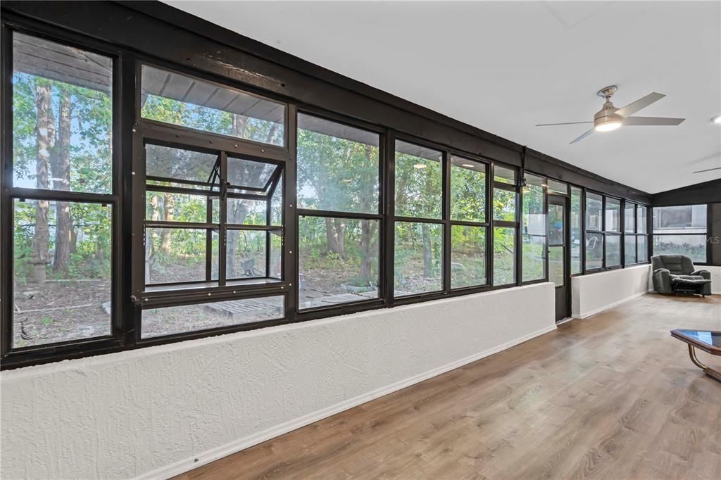 For Sale: $359,900 (3 beds, 3 baths, 2129 Square Feet)