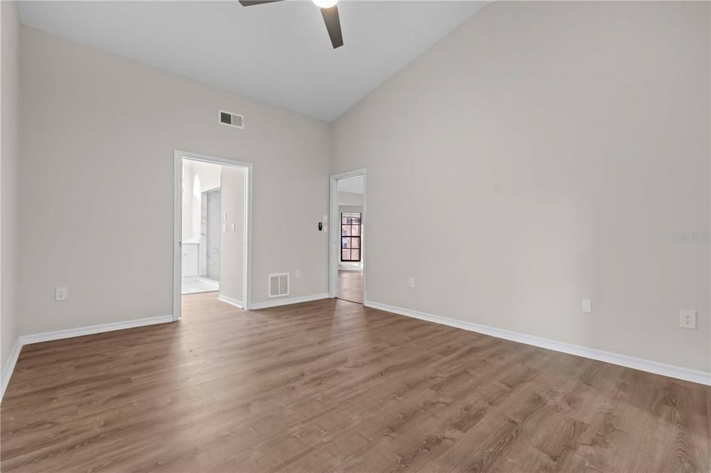 For Sale: $359,900 (3 beds, 3 baths, 2129 Square Feet)