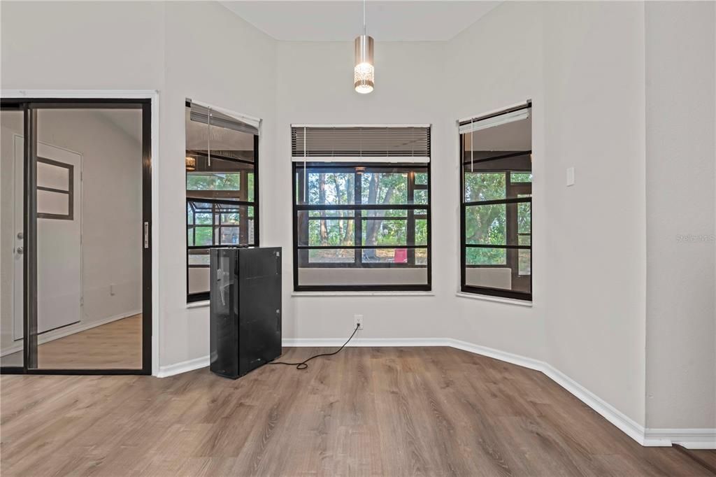 For Sale: $359,900 (3 beds, 3 baths, 2129 Square Feet)