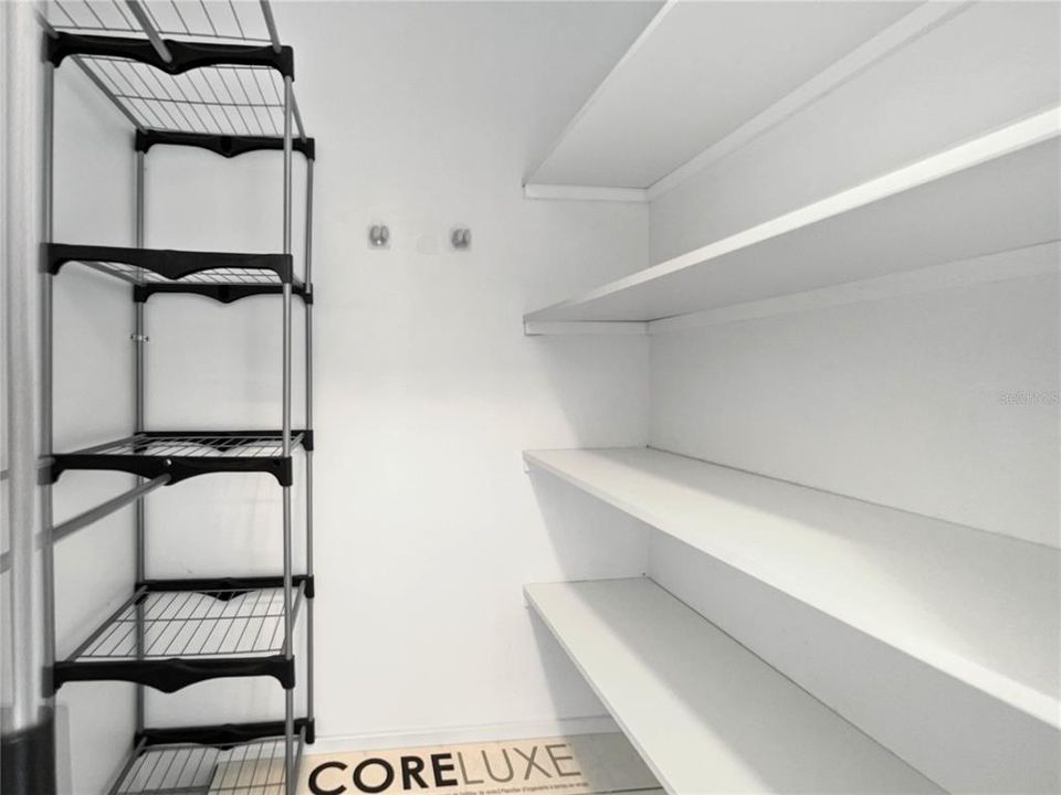 For Sale: $210,000 (1 beds, 1 baths, 555 Square Feet)