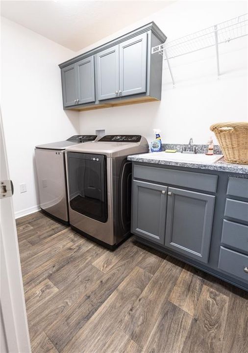 For Sale: $449,000 (3 beds, 2 baths, 1611 Square Feet)