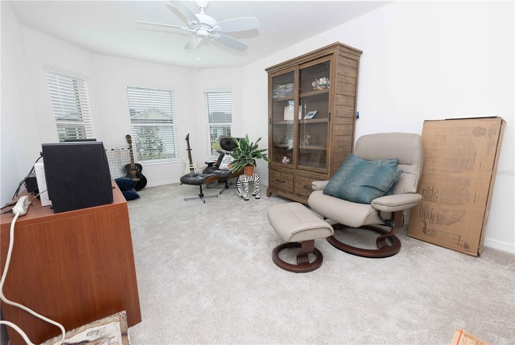 For Sale: $449,000 (3 beds, 2 baths, 1611 Square Feet)