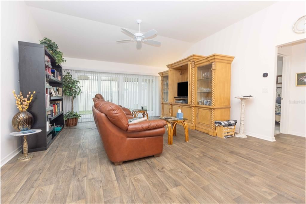 For Sale: $449,000 (3 beds, 2 baths, 1611 Square Feet)