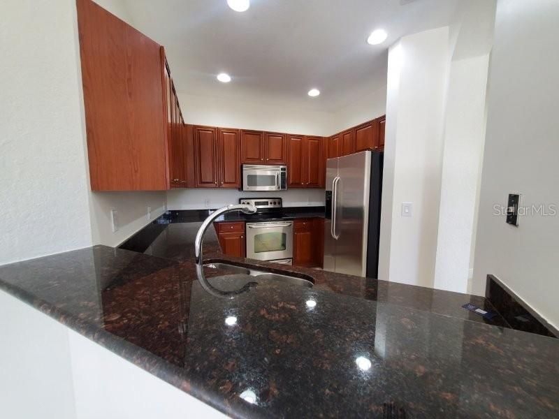 出租: $1,375 (2 贝兹, 2 浴室, 1586 平方英尺)