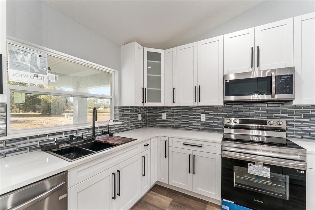 For Sale: $319,900 (3 beds, 2 baths, 1600 Square Feet)