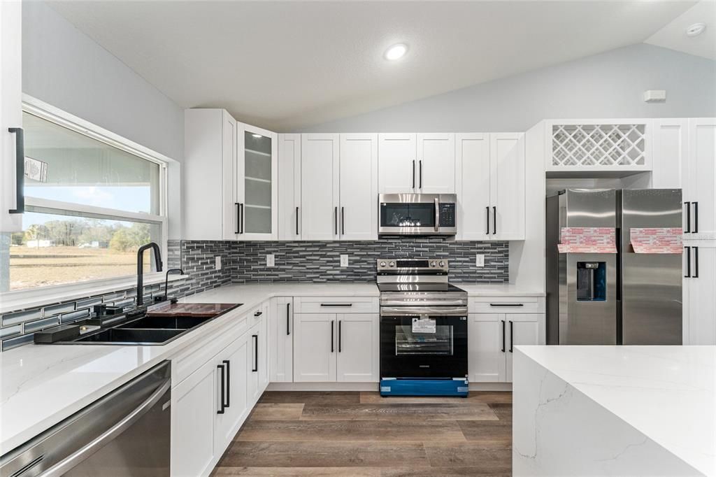 For Sale: $319,900 (3 beds, 2 baths, 1600 Square Feet)