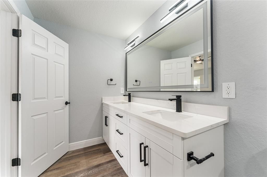 For Sale: $319,900 (3 beds, 2 baths, 1600 Square Feet)