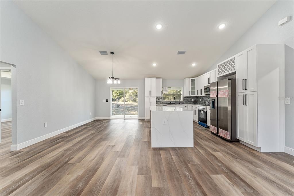 For Sale: $319,900 (3 beds, 2 baths, 1600 Square Feet)