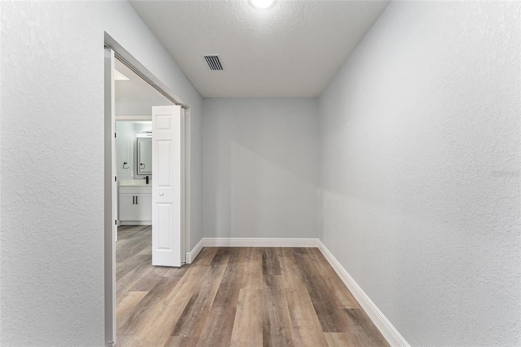 For Sale: $319,900 (3 beds, 2 baths, 1600 Square Feet)