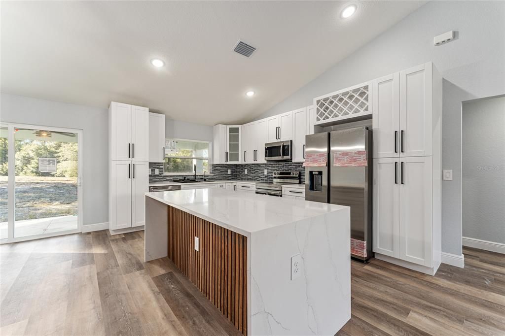 For Sale: $319,900 (3 beds, 2 baths, 1600 Square Feet)