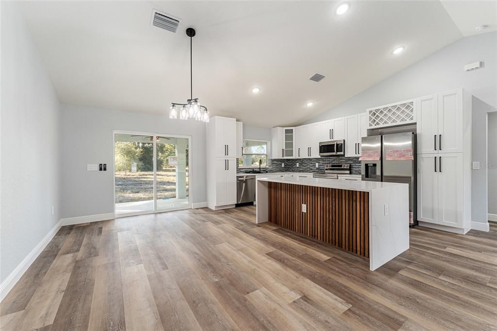 For Sale: $319,900 (3 beds, 2 baths, 1600 Square Feet)