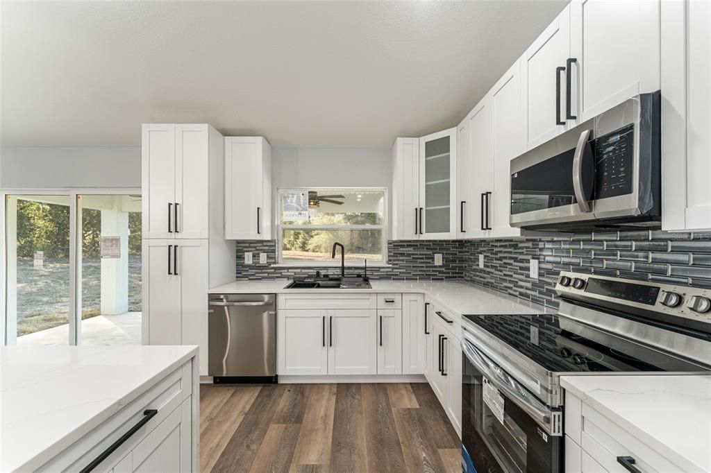 For Sale: $319,900 (3 beds, 2 baths, 1600 Square Feet)