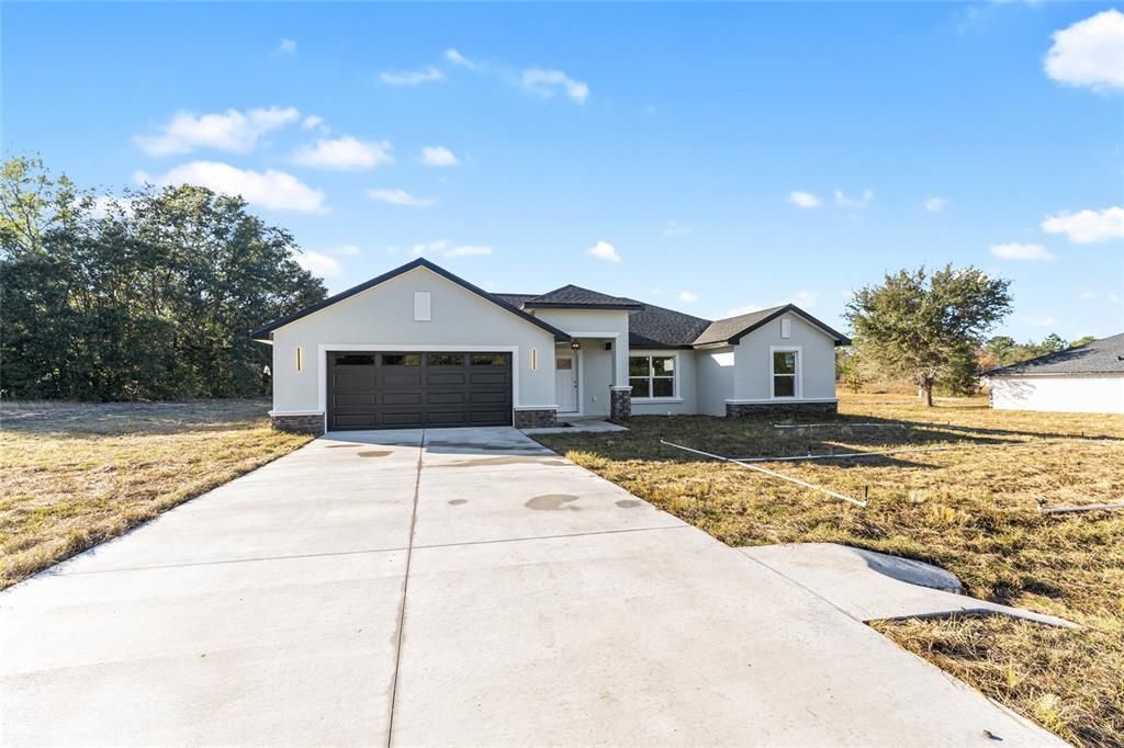 For Sale: $319,900 (3 beds, 2 baths, 1600 Square Feet)