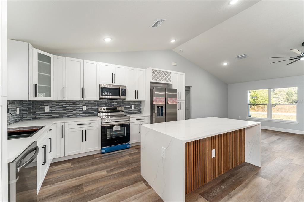 For Sale: $319,900 (3 beds, 2 baths, 1600 Square Feet)