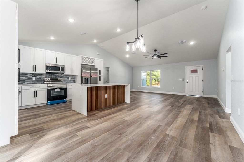 For Sale: $319,900 (3 beds, 2 baths, 1600 Square Feet)