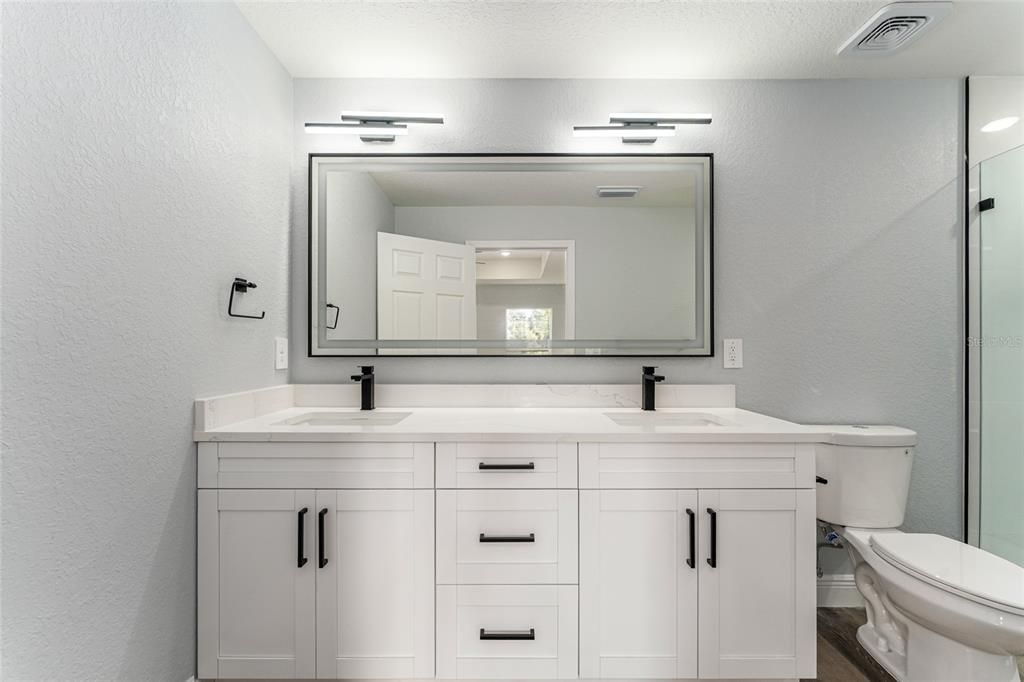 For Sale: $319,900 (3 beds, 2 baths, 1600 Square Feet)