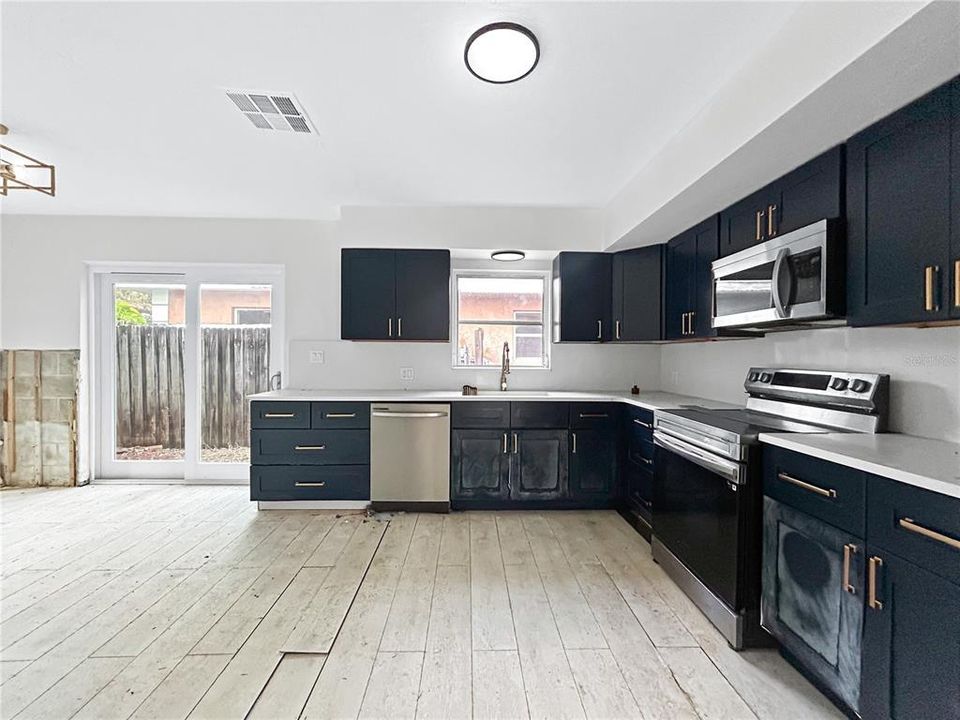 For Sale: $249,000 (3 beds, 2 baths, 1105 Square Feet)