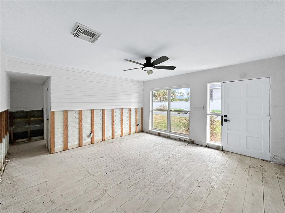 For Sale: $249,000 (3 beds, 2 baths, 1105 Square Feet)