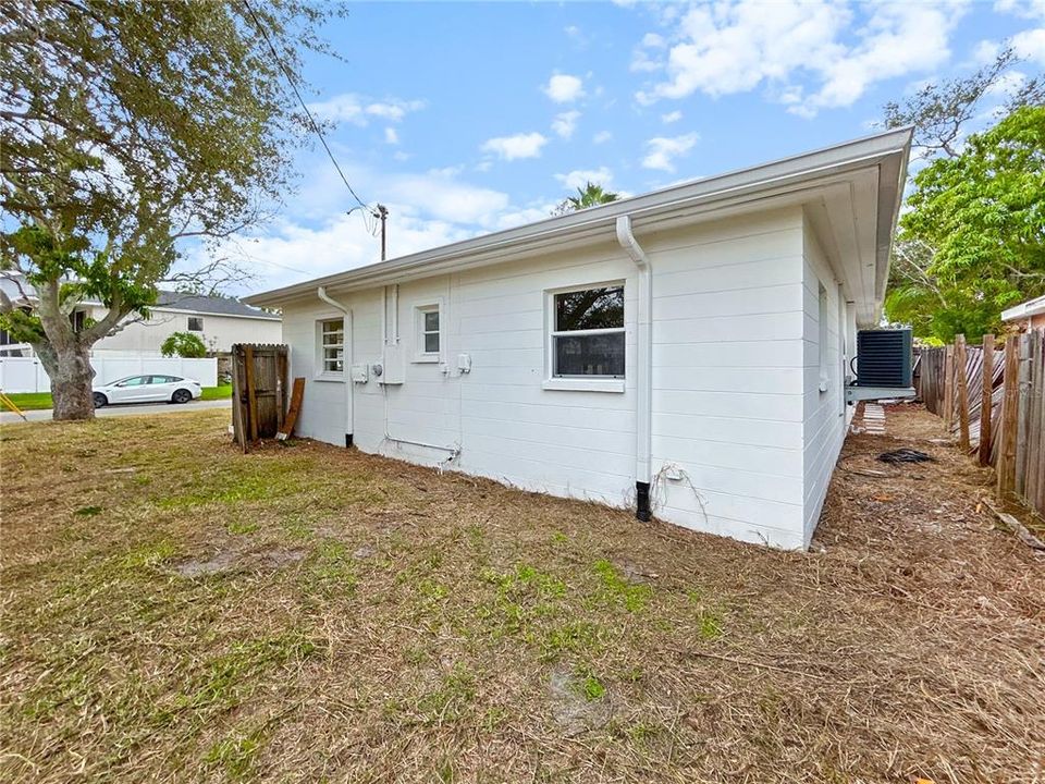 For Sale: $249,000 (3 beds, 2 baths, 1105 Square Feet)