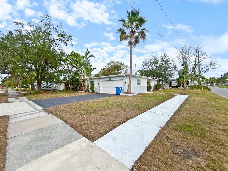 For Sale: $249,000 (3 beds, 2 baths, 1105 Square Feet)