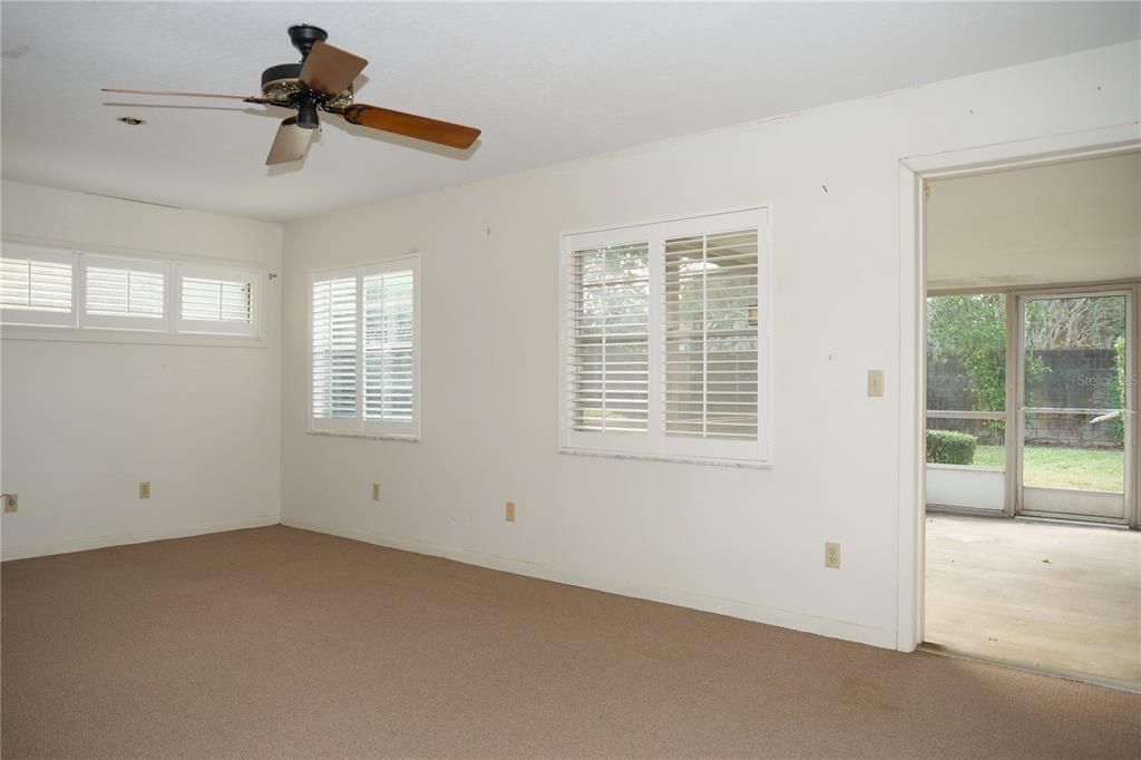 For Sale: $820,000 (4 beds, 2 baths, 2722 Square Feet)