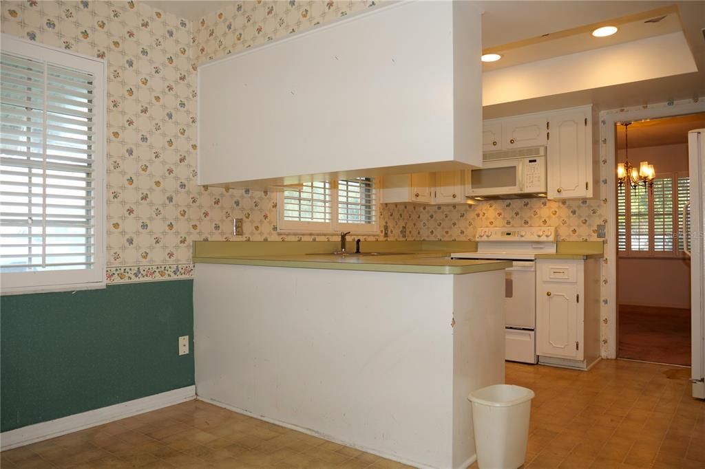 For Sale: $820,000 (4 beds, 2 baths, 2722 Square Feet)