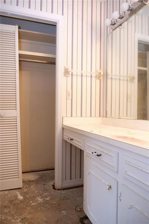 For Sale: $820,000 (4 beds, 2 baths, 2722 Square Feet)