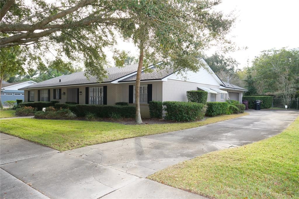 For Sale: $820,000 (4 beds, 2 baths, 2722 Square Feet)