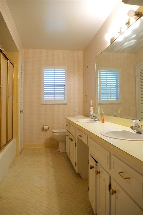 For Sale: $820,000 (4 beds, 2 baths, 2722 Square Feet)