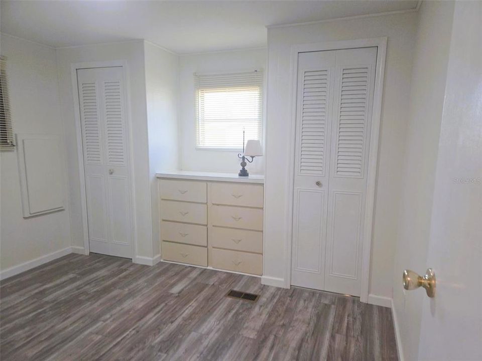 For Sale: $164,900 (2 beds, 2 baths, 959 Square Feet)