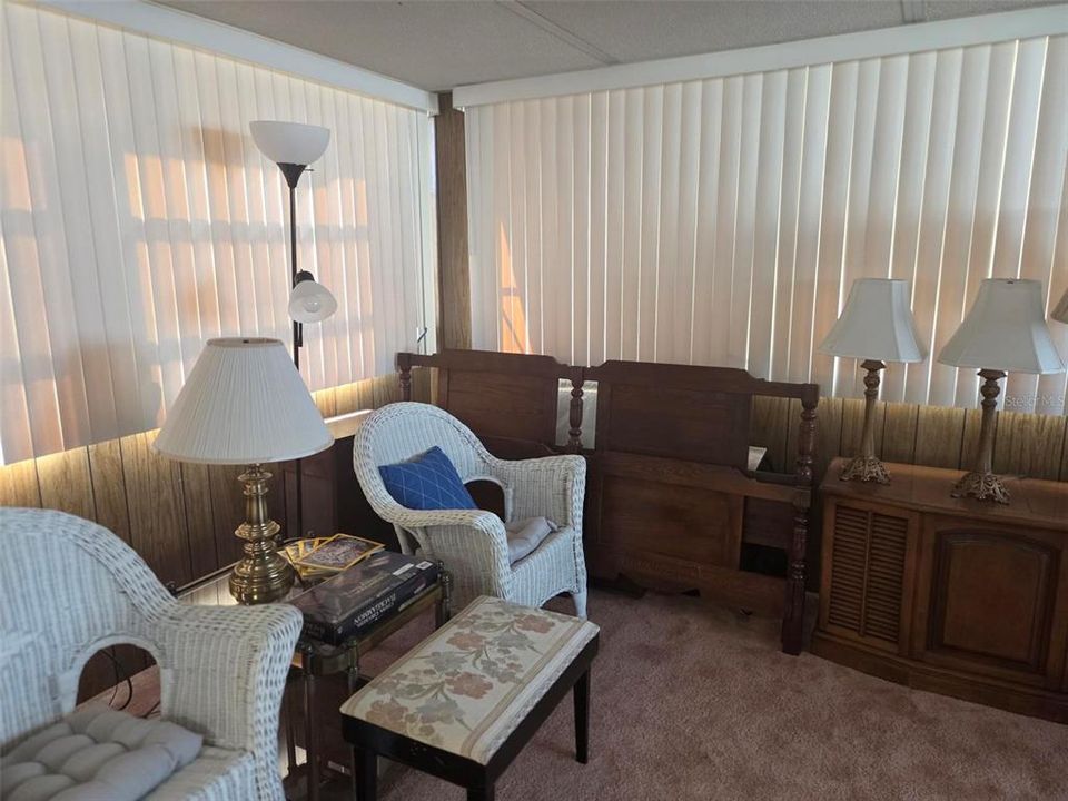 For Sale: $164,900 (2 beds, 2 baths, 959 Square Feet)