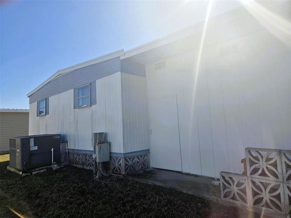 For Sale: $164,900 (2 beds, 2 baths, 959 Square Feet)