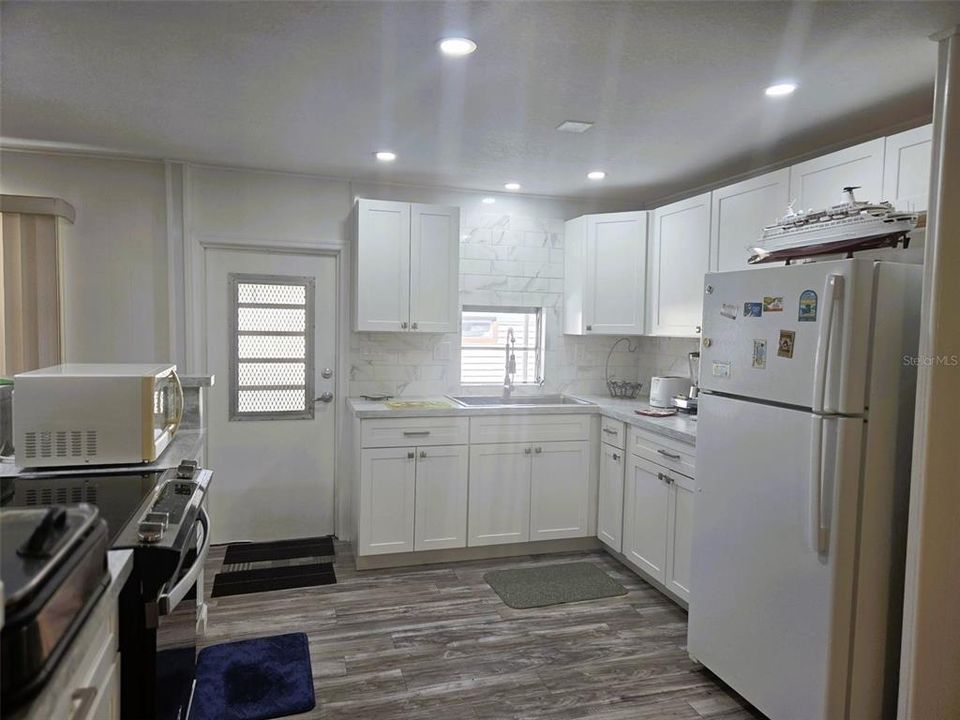 For Sale: $164,900 (2 beds, 2 baths, 959 Square Feet)