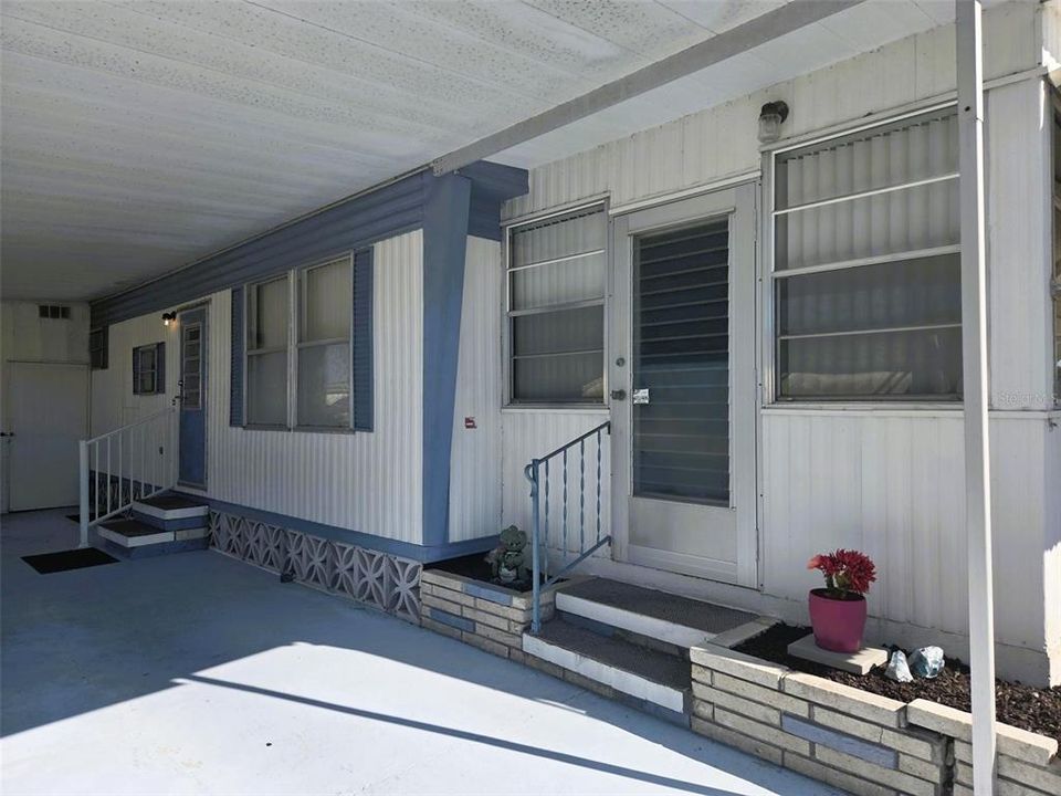 For Sale: $164,900 (2 beds, 2 baths, 959 Square Feet)