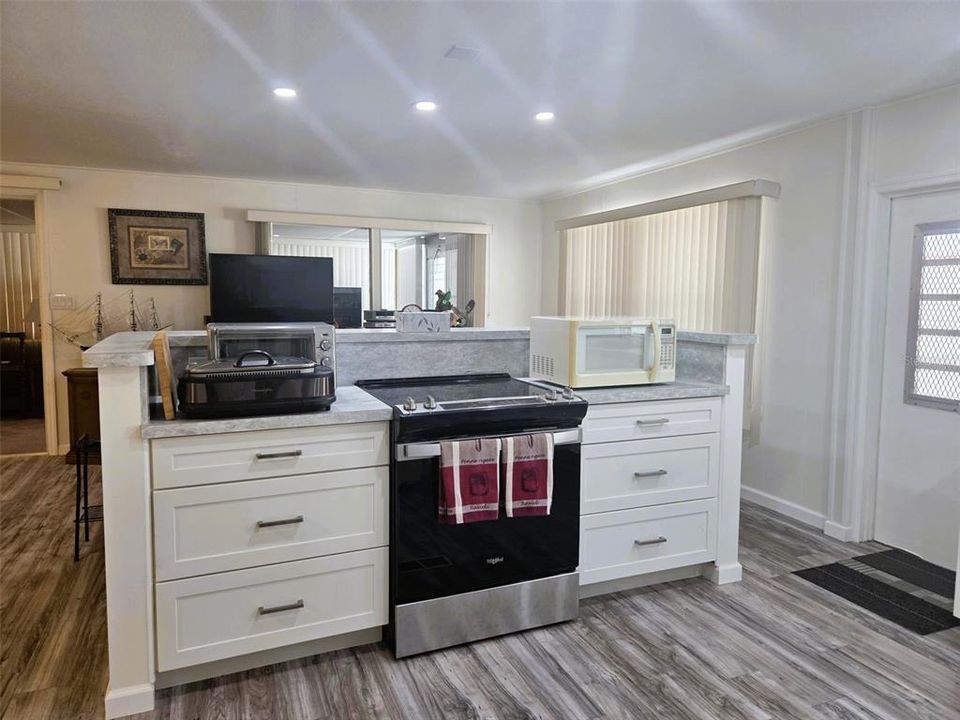 For Sale: $164,900 (2 beds, 2 baths, 959 Square Feet)