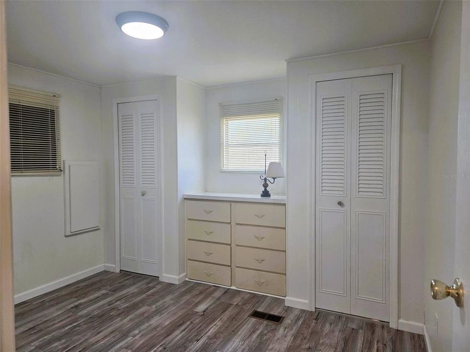 For Sale: $164,900 (2 beds, 2 baths, 959 Square Feet)