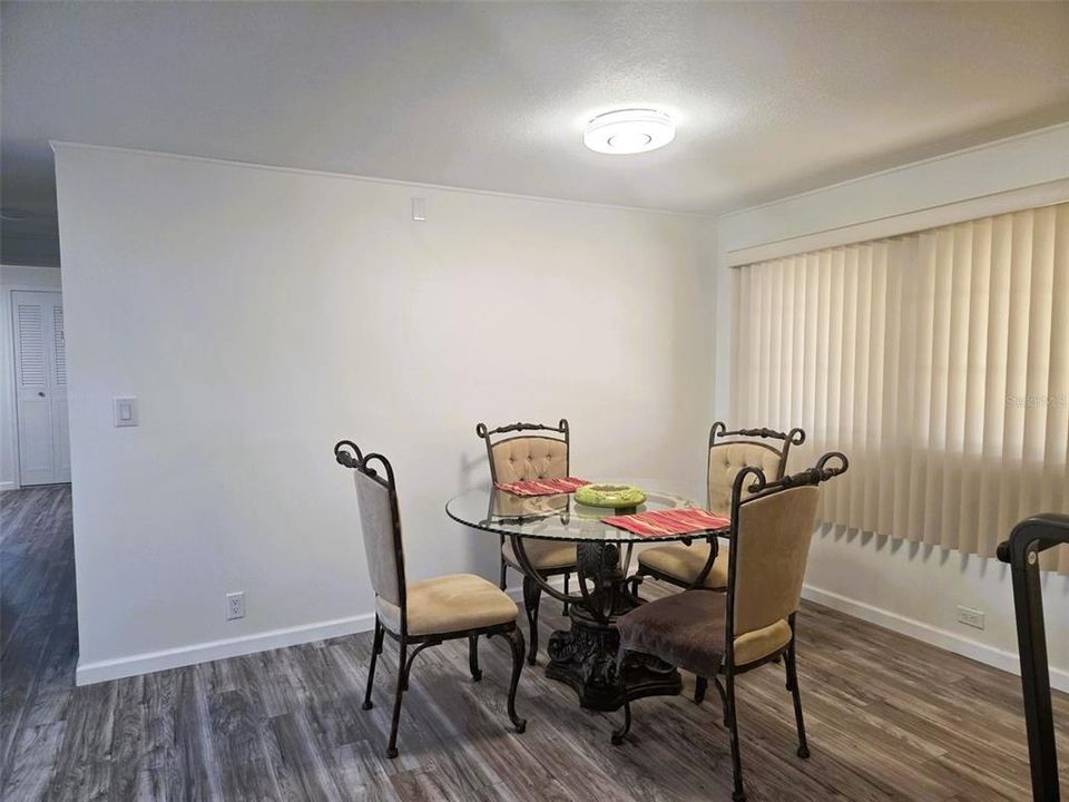 For Sale: $164,900 (2 beds, 2 baths, 959 Square Feet)