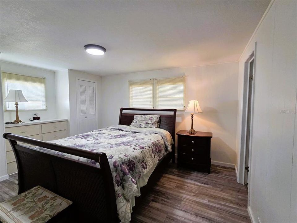 For Sale: $164,900 (2 beds, 2 baths, 959 Square Feet)