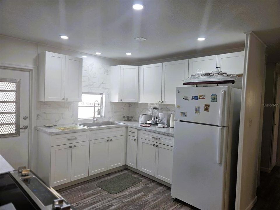 For Sale: $164,900 (2 beds, 2 baths, 959 Square Feet)