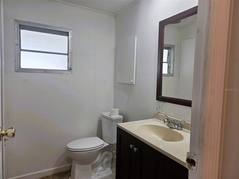 For Sale: $164,900 (2 beds, 2 baths, 959 Square Feet)