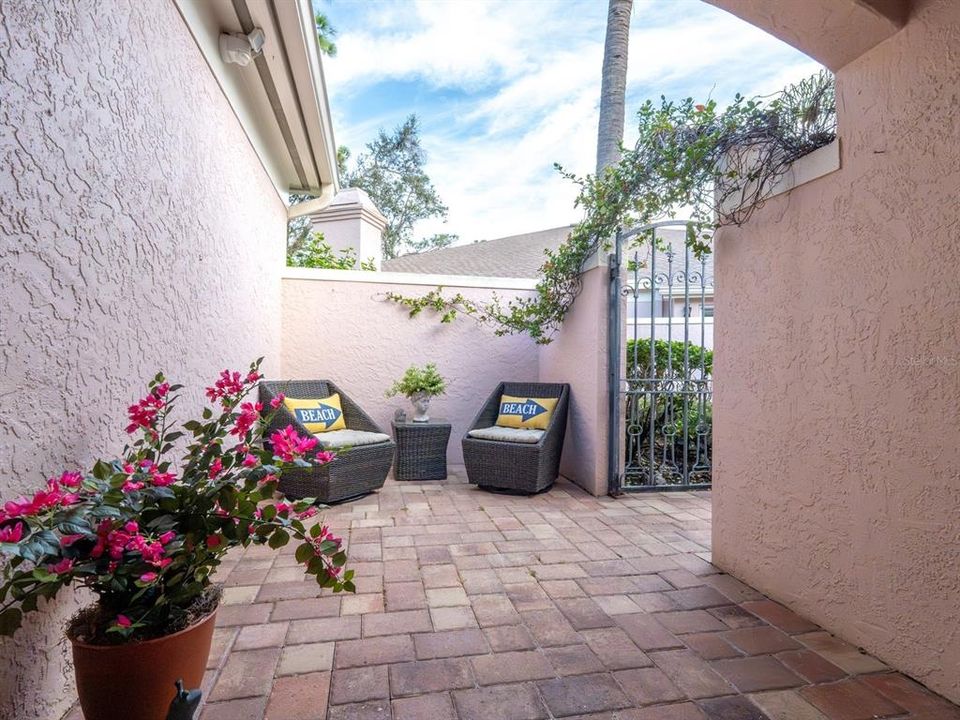 For Rent: $5,500 (3 beds, 2 baths, 1838 Square Feet)