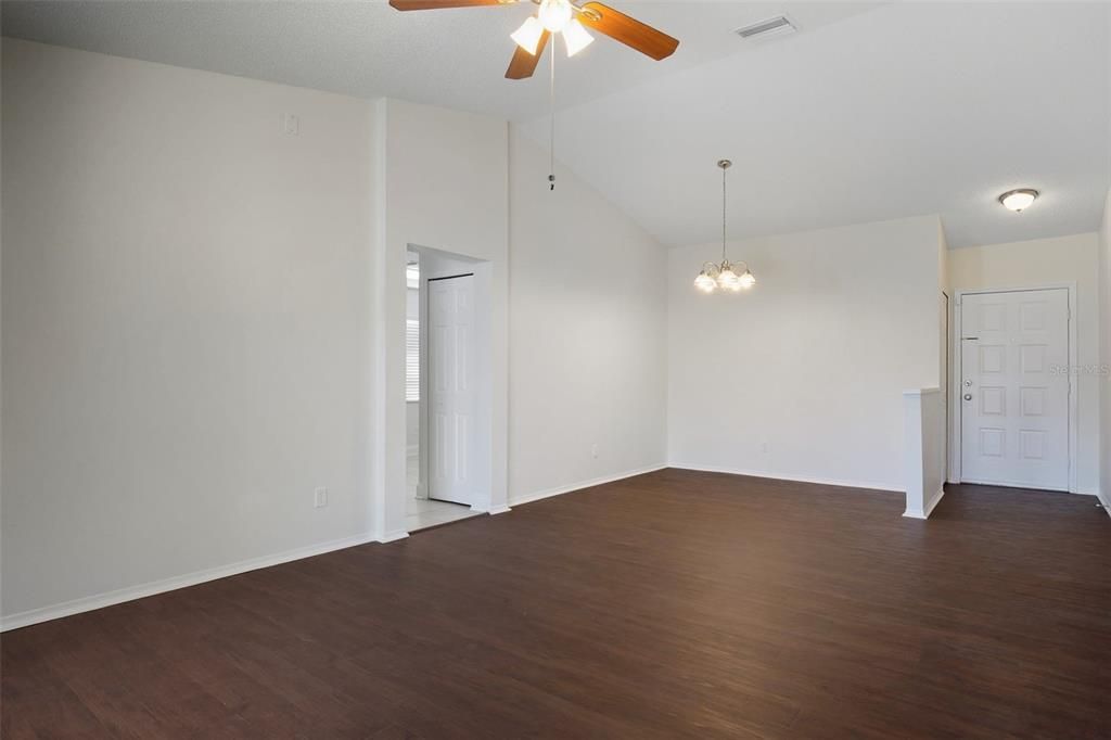 На продажу: $294,900 (3 спален, 2 ванн, 1288 Квадратных фут)