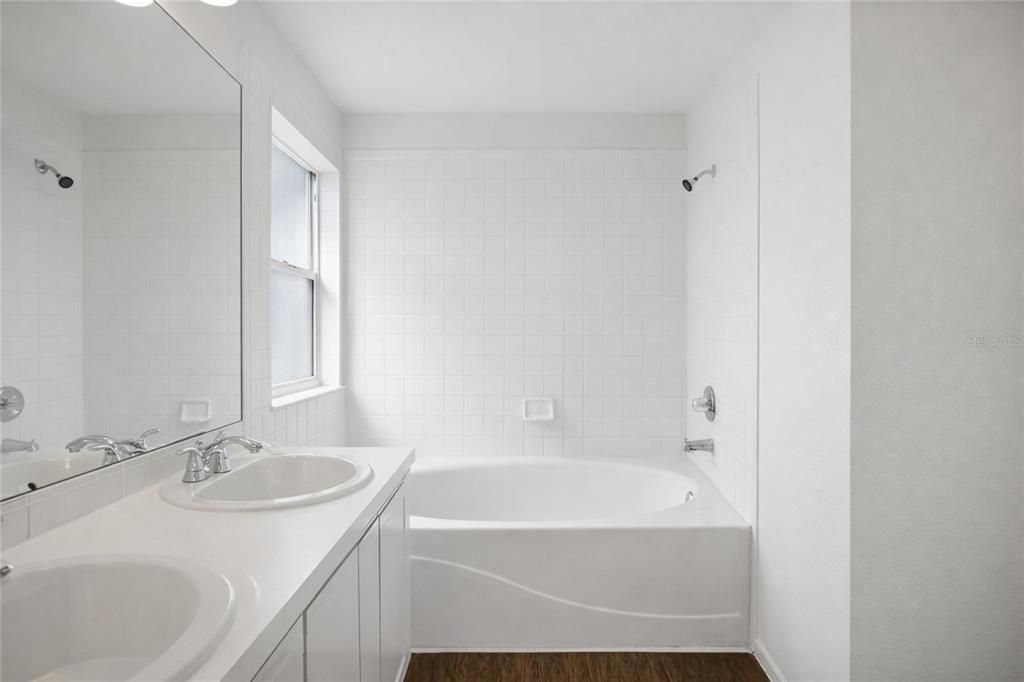 На продажу: $294,900 (3 спален, 2 ванн, 1288 Квадратных фут)