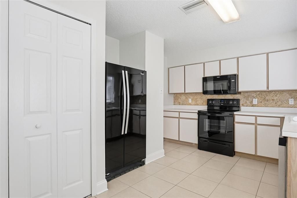 На продажу: $294,900 (3 спален, 2 ванн, 1288 Квадратных фут)