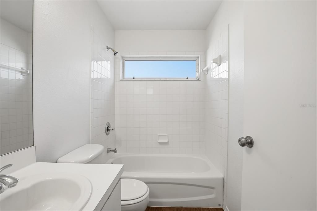 На продажу: $294,900 (3 спален, 2 ванн, 1288 Квадратных фут)