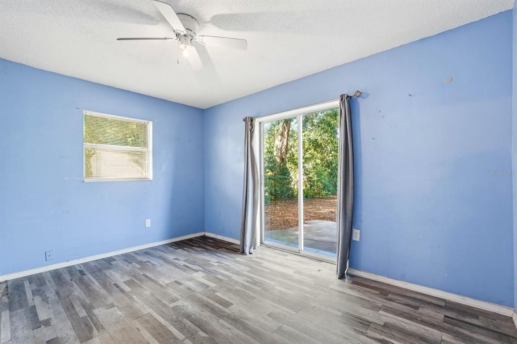 For Sale: $255,000 (4 beds, 2 baths, 1304 Square Feet)