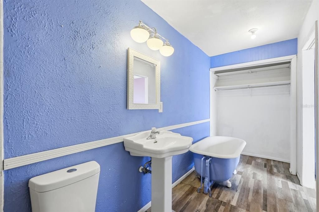 For Sale: $255,000 (4 beds, 2 baths, 1304 Square Feet)